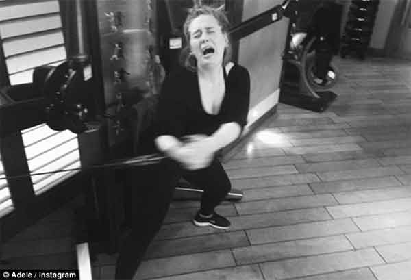 Adele mostra i suoi sforzi in palestra per stare in forma